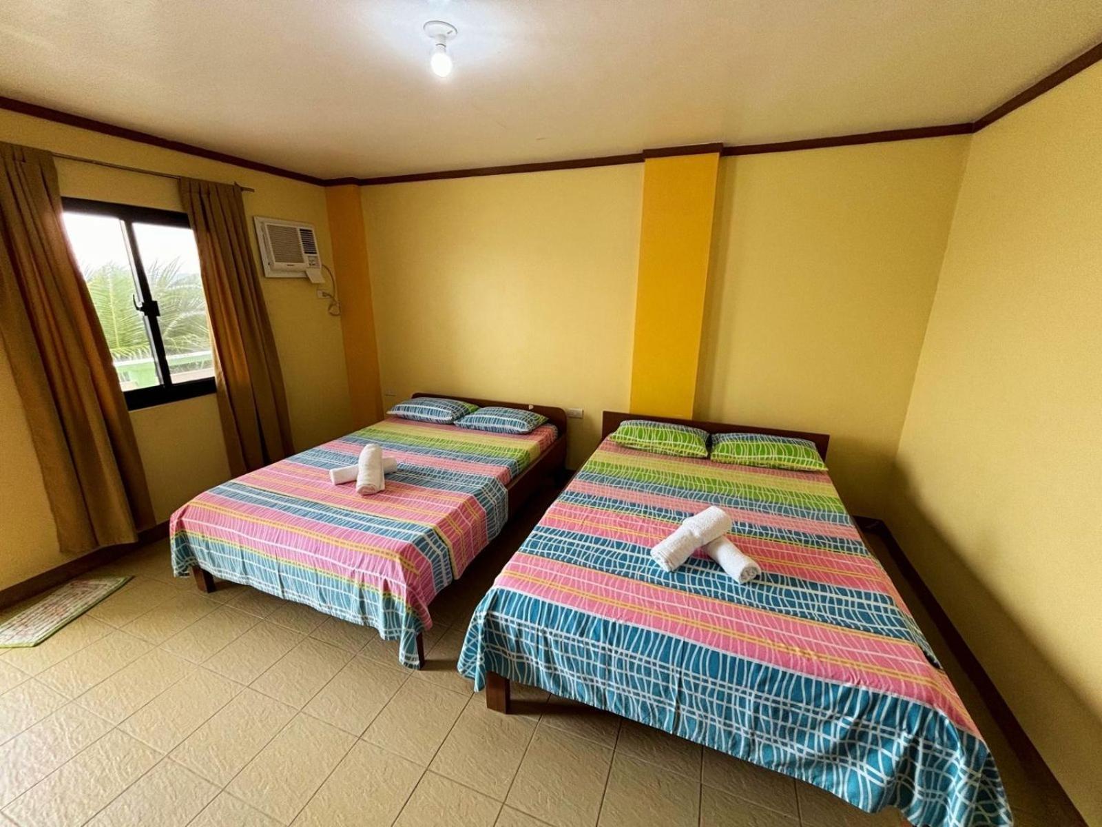 White Beach Hotel Puerto Galera Powered By Cocotel Exterior foto
