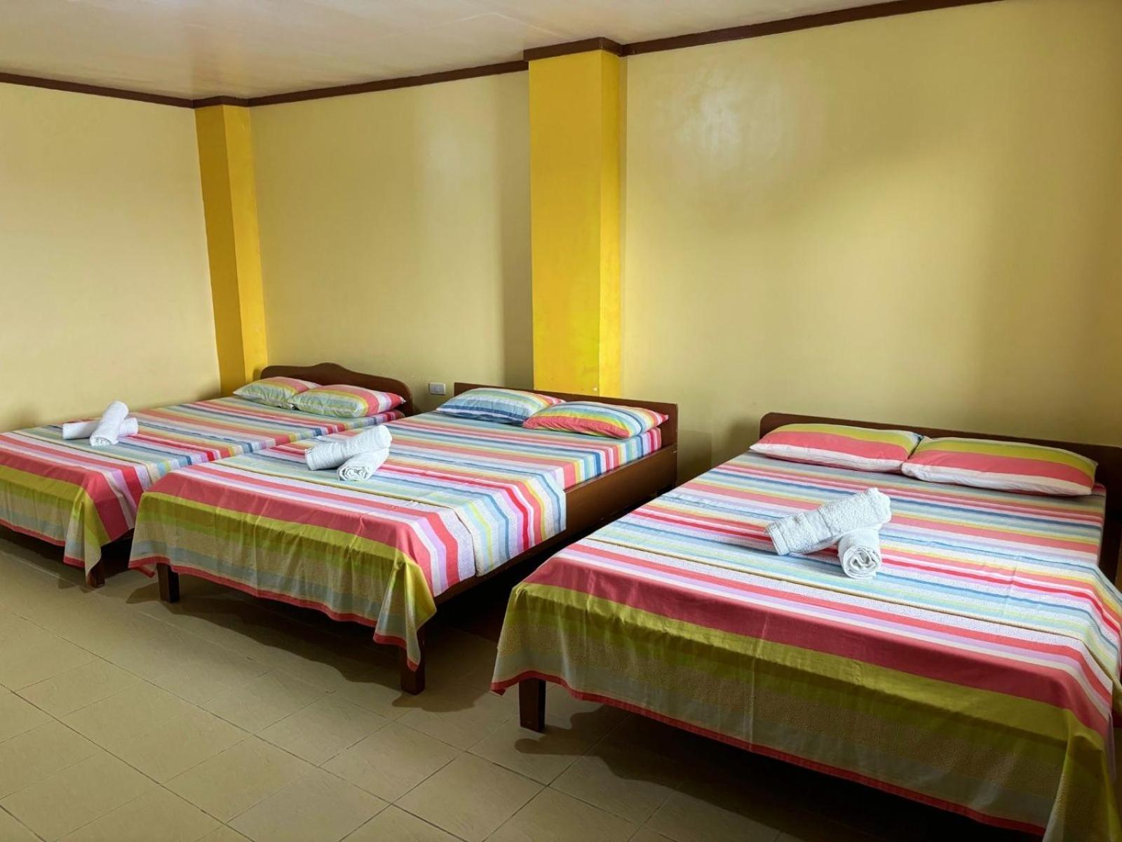 White Beach Hotel Puerto Galera Powered By Cocotel Exterior foto