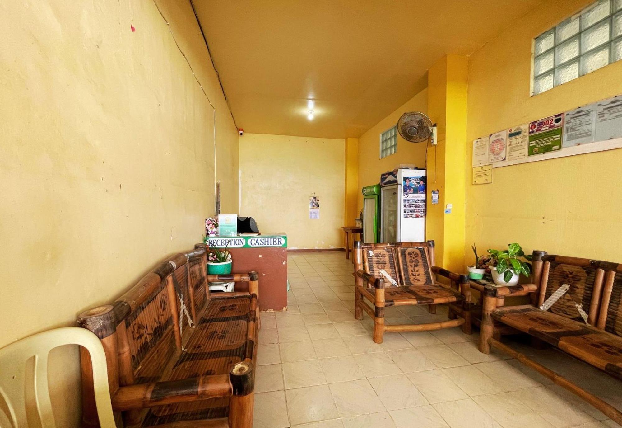 White Beach Hotel Puerto Galera Powered By Cocotel Exterior foto