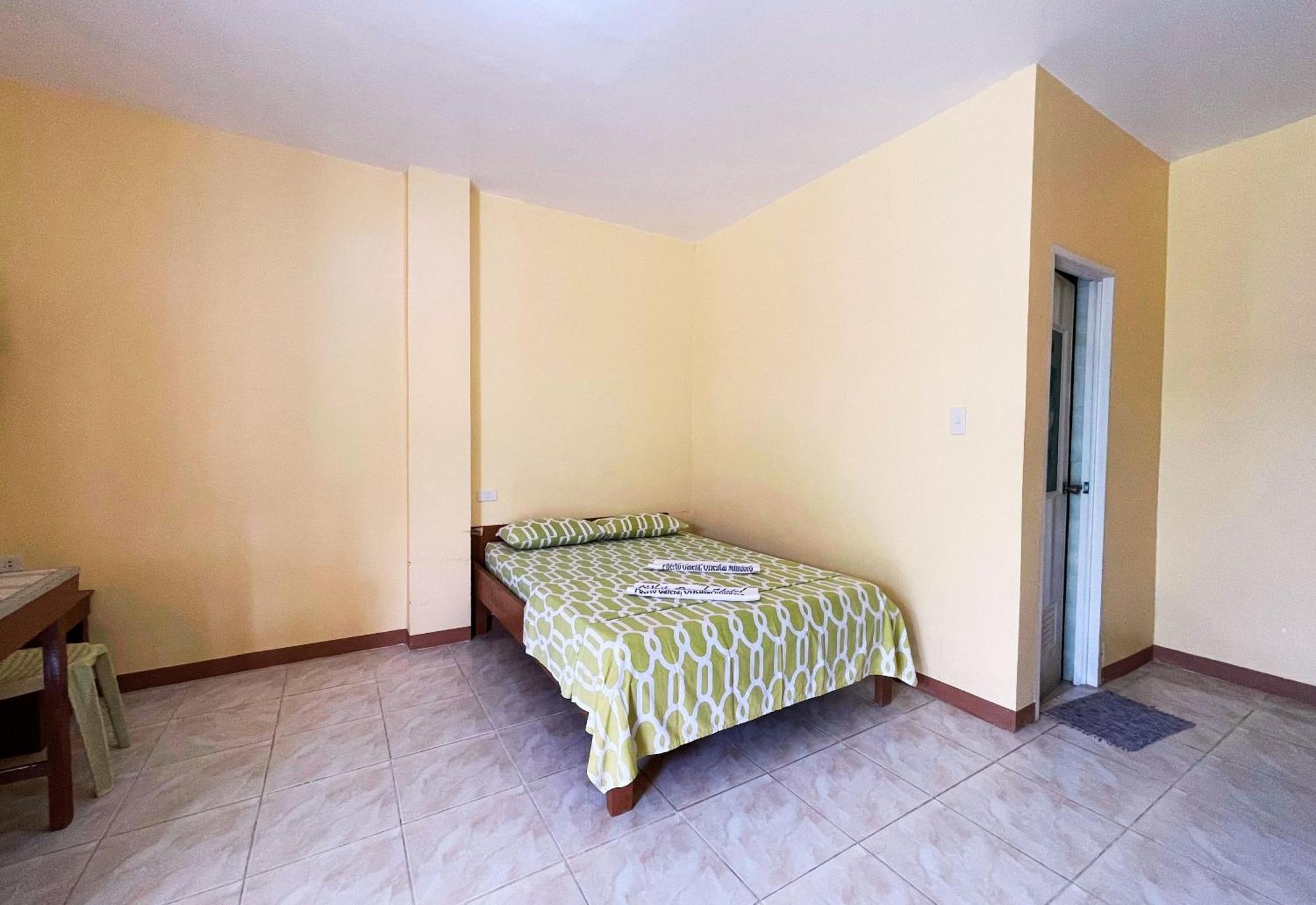 White Beach Hotel Puerto Galera Powered By Cocotel Exterior foto