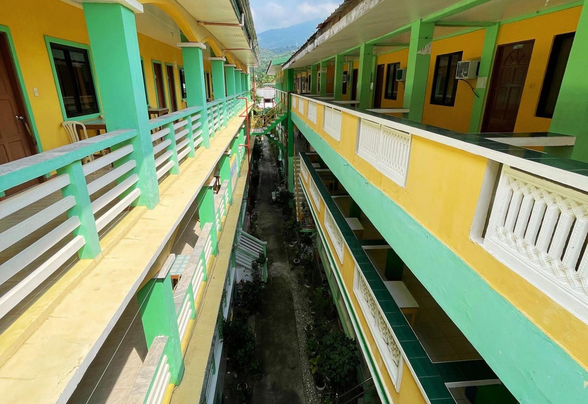 White Beach Hotel Puerto Galera Powered By Cocotel Exterior foto