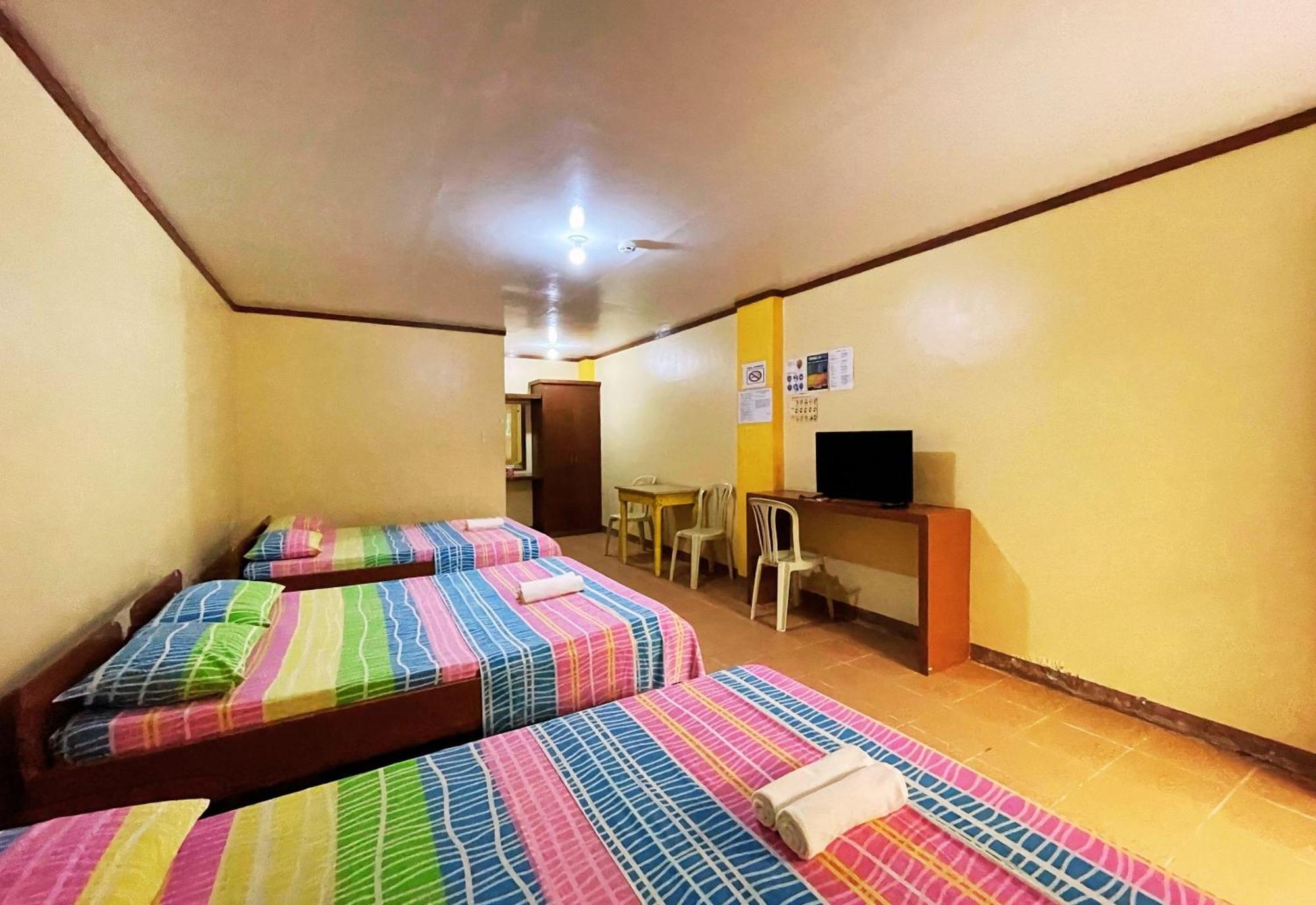 White Beach Hotel Puerto Galera Powered By Cocotel Exterior foto