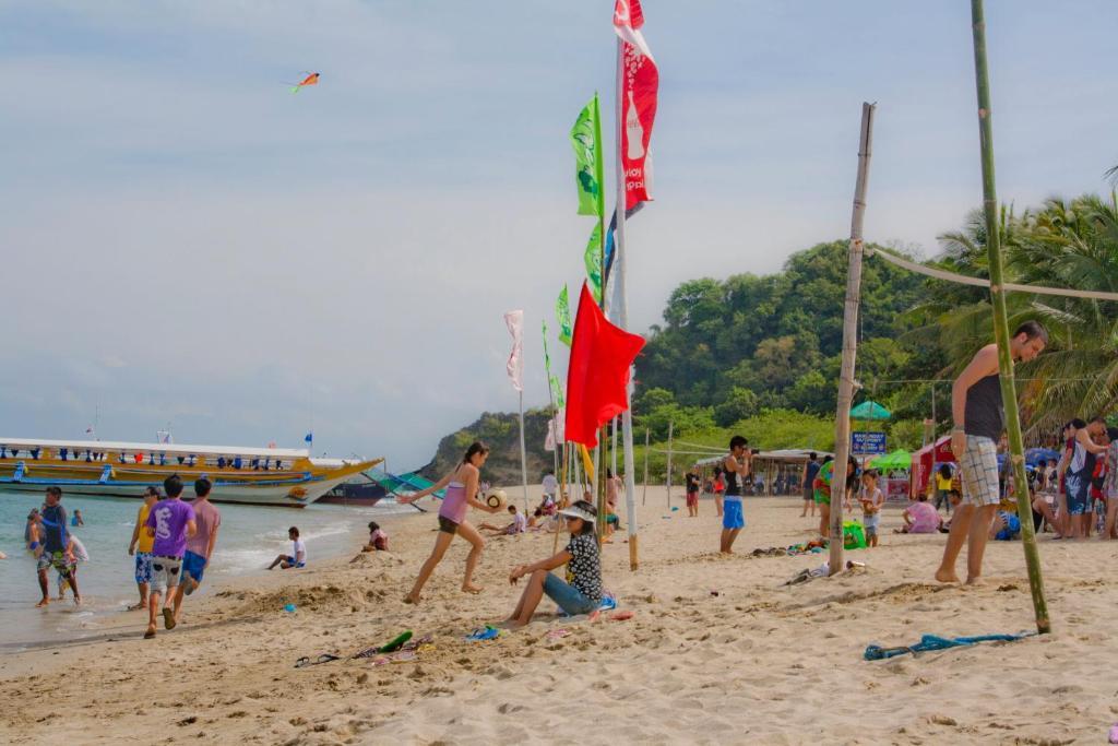 White Beach Hotel Puerto Galera Powered By Cocotel Exterior foto